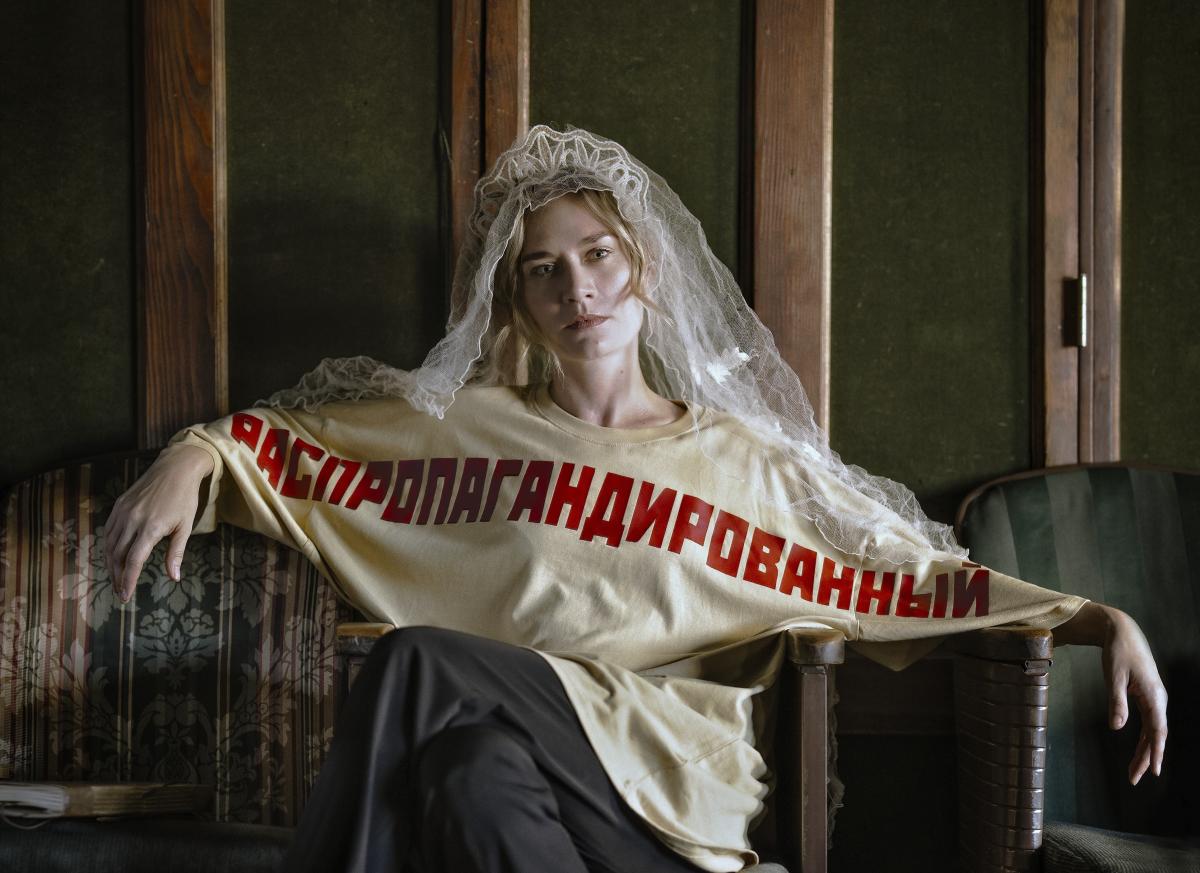 Маша Машкова в спектакле «Надеждины»